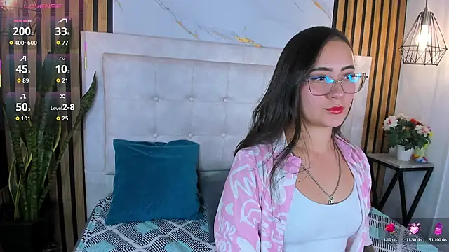 Snapshot of Honey_noir chatting on November 11, 2025, 10:43 pm Honey noir online show from November 11, 2025, 10:43 pm