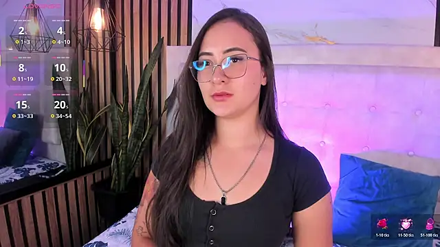 Snapshot of Honey_noir chatting on November 12, 2025, 8:30 pm Honey noir online show from November 12, 2025, 8:30 pm