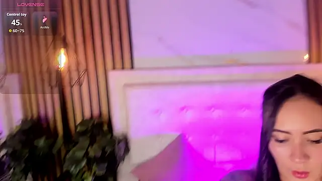 Snapshot of Honey_noir chatting on December 3, 2025, 8:29 pm Honey noir online show from December 3, 2025, 8:29 pm