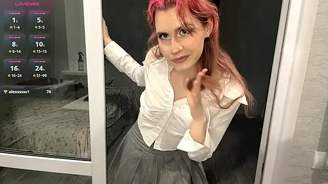 Snapshot of FawnDubler chatting on October 30, 2025, 5:35 pm FawnDubler online show from October 30, 2025, 5:35 pm