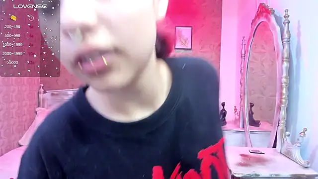 Megane whitte online show from December 5, 2025, 7:10 pm