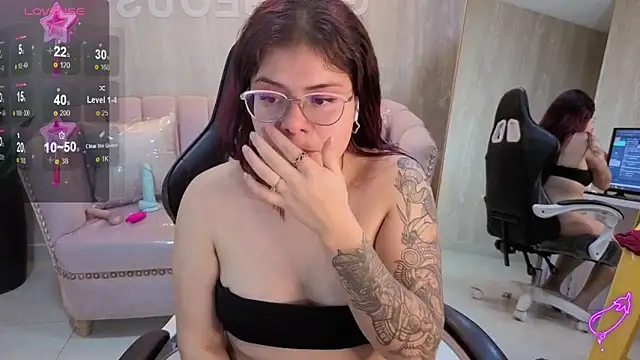 Snapshot of draviana_a_ chatting on November 2, 2025, 3:03 pm draviana a online show from November 2, 2025, 3:03 pm