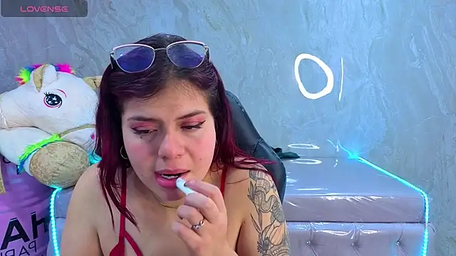 Snapshot of draviana_a_ chatting on February 7, 2026, 3:10 am draviana a online show from February 7, 2026, 3:10 am