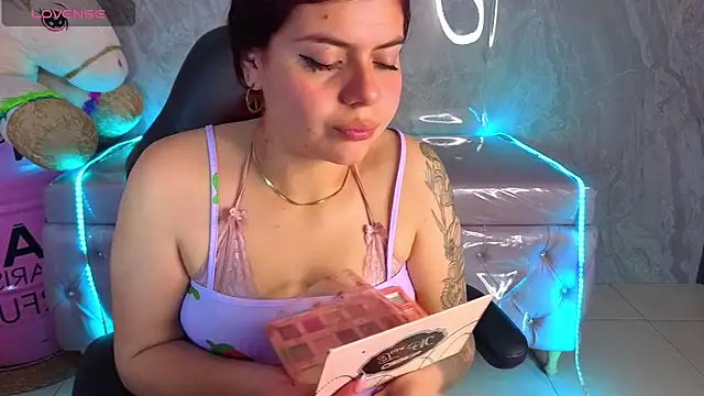 Snapshot of draviana_a_ chatting on February 17, 2026, 3:03 am draviana a online show from February 17, 2026, 3:03 am