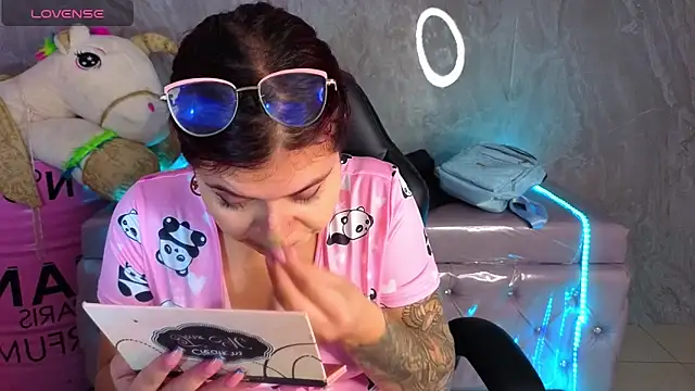 Snapshot of draviana_a_ chatting on February 19, 2026, 3:02 am draviana a online show from February 19, 2026, 3:02 am