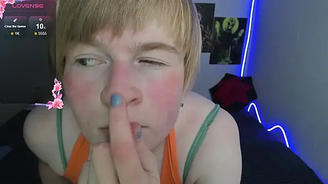 Snapshot of Cattie_w_ chatting on December 16, 2025, 1:10 am Cattie w online show from December 16, 2025, 1:10 am