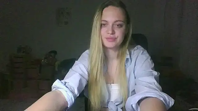 Snapshot of Cynoraye chatting on February 4, 2026, 9:53 pm Cynoraye online show from February 4, 2026, 9:53 pm