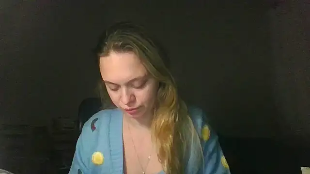 Snapshot of Cynoraye chatting on February 15, 2026, 11:23 pm Cynoraye online show from February 15, 2026, 11:23 pm