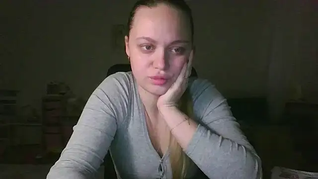 Snapshot of Cynoraye chatting on March 1, 2026, 1:40 am Cynoraye online show from March 1, 2026, 1:40 am