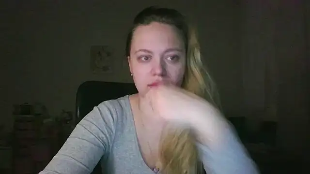 Snapshot of Cynoraye chatting on March 4, 2026, 2:17 am Cynoraye online show from March 4, 2026, 2:17 am