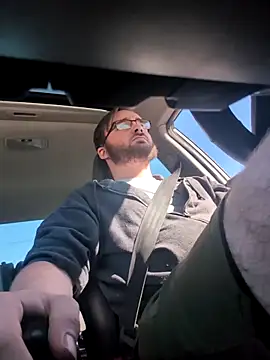 bear8t online show from October 29, 2025, 9:16 pm