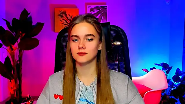 JuneWoods online show from November 13, 2025, 7:40 am