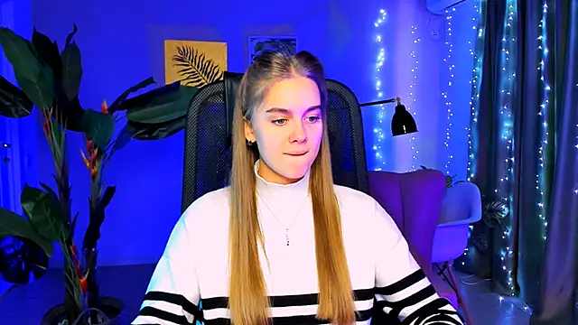 JuneWoods online show from December 15, 2025, 6:28 am