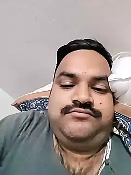 Snapshot of desiyouth94 chatting on January 6, 2026, 4:11 pm desiyouth94 online show from January 6, 2026, 4:11 pm