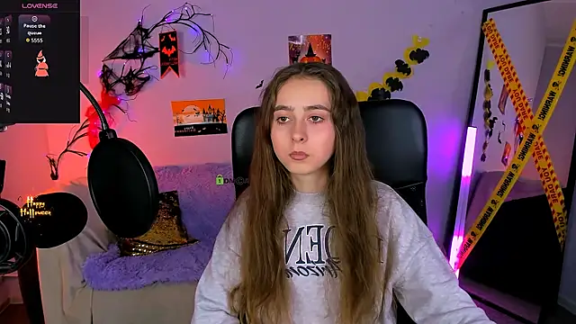 rebecca smile online show from November 3, 2025, 1:23 pm