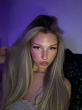 blondeeee online show from February 7, 2026, 6:11 pm