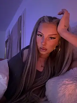 blondeeee online show from May 21, 2026, 4:14 pm