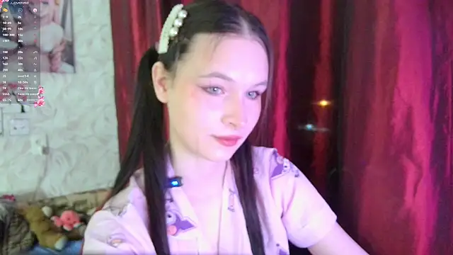 Snapshot of LolaVibe chatting on November 13, 2025, 7:02 pm LolaVibe online show from November 13, 2025, 7:02 pm