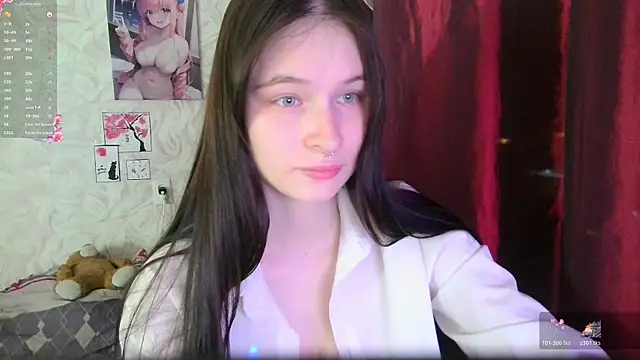 Snapshot of LolaVibe chatting on November 17, 2025, 7:30 pm LolaVibe online show from November 17, 2025, 7:30 pm