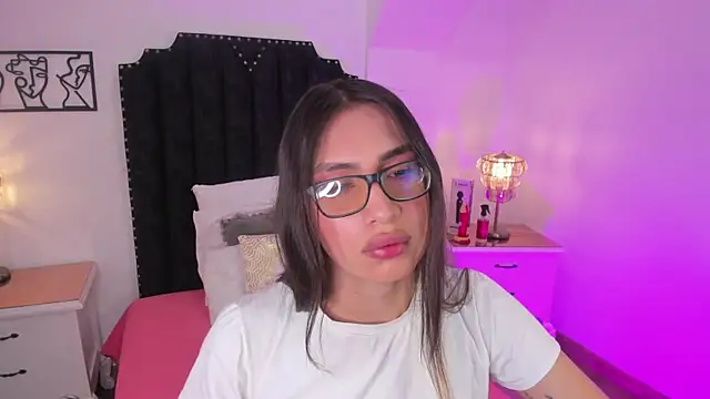 cherrylady 02 online show from December 15, 2025, 1:37 pm