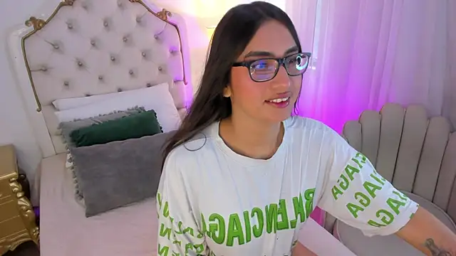 Snapshot of cherrylady_02 chatting on February 4, 2026, 12:22 pm cherrylady 02 online show from February 4, 2026, 12:22 pm