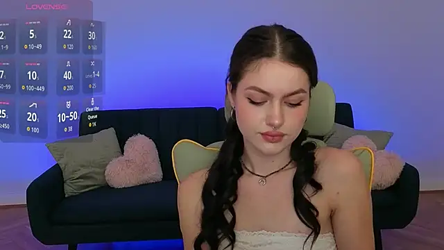 Snapshot of Mira_Belle chatting on October 3, 2025, 5:21 pm Mira Belle online show from October 3, 2025, 5:21 pm