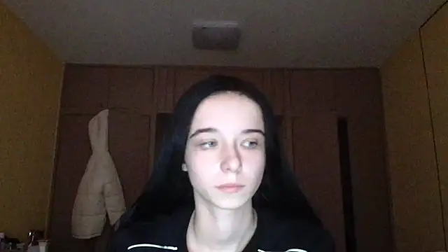 Emilia Light online show from November 4, 2025, 6:45 am