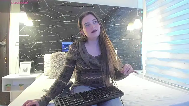 ZOE LE online show from February 7, 2026, 11:36 am