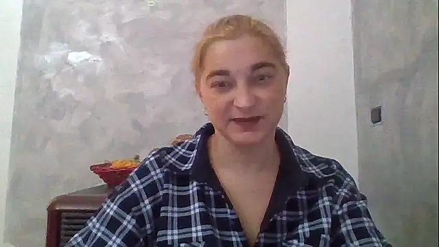 Snapshot of GoldenAngelMilf chatting on January 7, 2026, 11:45 am GoldenAngelMilf online show from January 7, 2026, 11:45 am