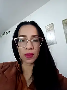 YaraDuartee online show from November 4, 2025, 12:37 pm