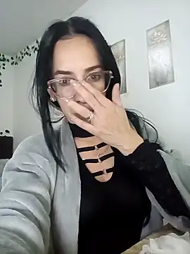 YaraDuartee online show from November 27, 2025, 11:29 pm