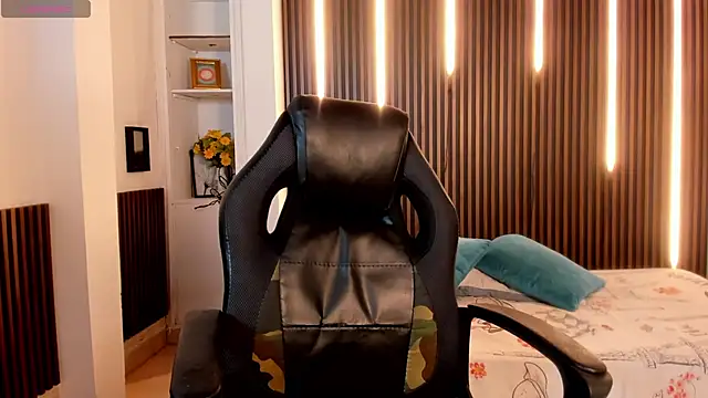 Snapshot of Violet_Anders chatting on October 22, 2025, 8:19 pm Violet Anders online show from October 22, 2025, 8:19 pm