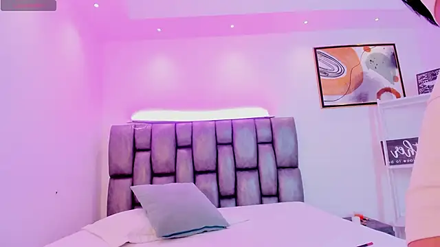 Snapshot of Violet_Anders chatting on November 15, 2025, 7:10 pm Violet Anders online show from November 15, 2025, 7:10 pm