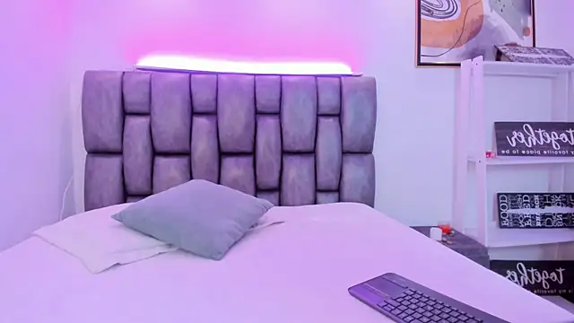 Snapshot of Violet_Anders chatting on January 10, 2026, 6:53 pm Violet Anders online show from January 10, 2026, 6:53 pm