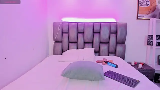 Snapshot of Caroline_Millerr chatting on February 2, 2026, 7:23 pm Caroline Millerr online show from February 2, 2026, 7:23 pm