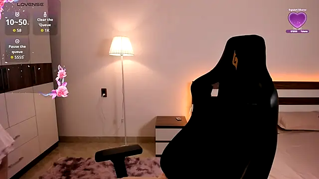 AmyVilvet  online show from October 20, 2025, 7:47 pm