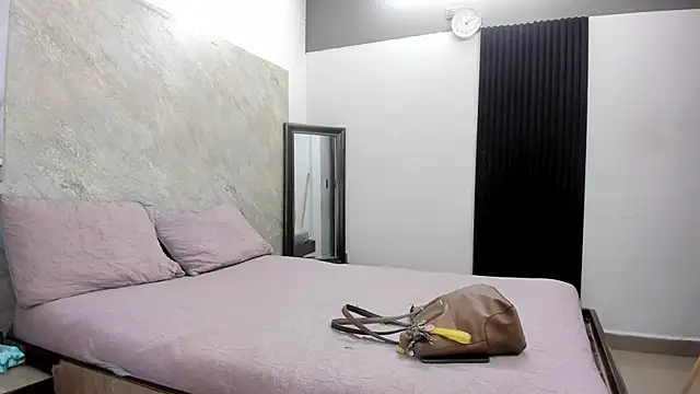 Chanel-munoz online show from November 28, 2025, 2:36 am