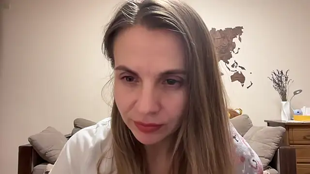 AnnieLove7722 online show from October 21, 2025, 9:37 pm