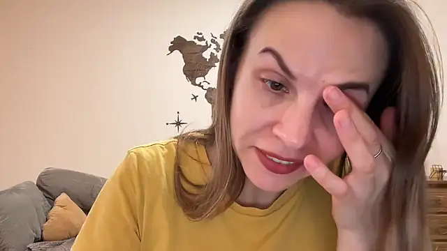 AnnieLove7722 online show from November 10, 2025, 10:36 am