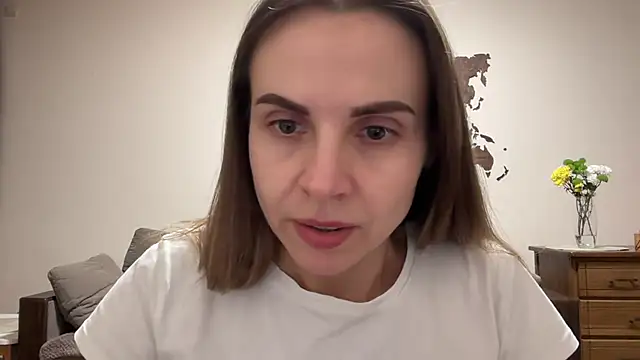 AnnieLove7722 online show from November 19, 2025, 2:28 pm