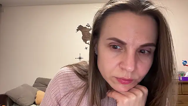 AnnieLove7722 online show from December 15, 2025, 2:32 pm