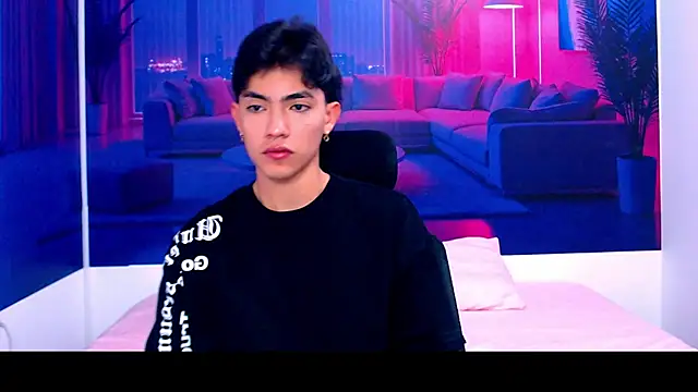 Snapshot of RomeoMillerr chatting on October 15, 2025, 7:25 pm RomeoMillerr online show from October 15, 2025, 7:25 pm