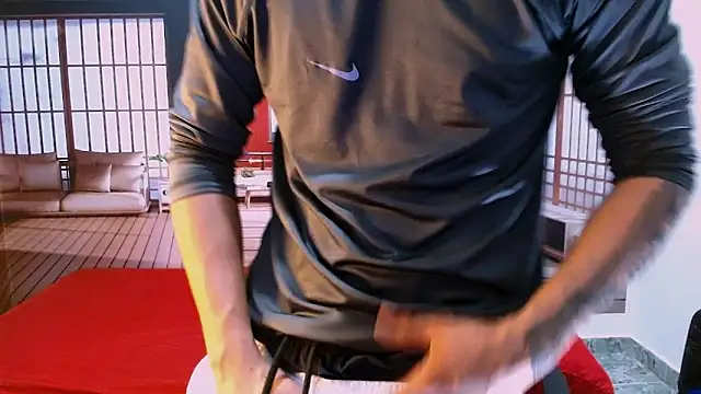 Snapshot of RomeoMillerr chatting on November 5, 2025, 7:36 pm RomeoMillerr online show from November 5, 2025, 7:36 pm