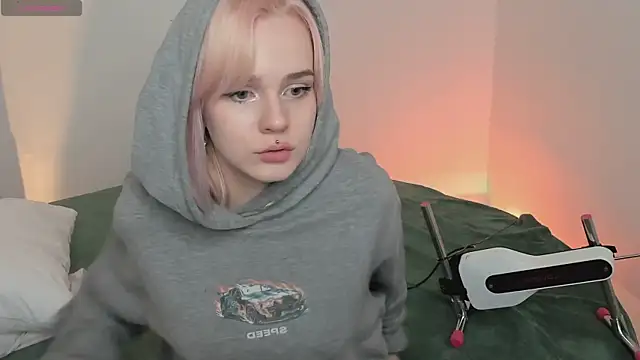 Snapshot of MayWins chatting on March 4, 2026, 7:14 am MayWins online show from March 4, 2026, 7:14 am