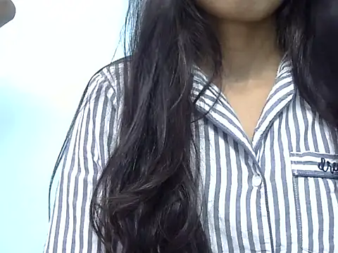 Snapshot of LOCOMOCO_ chatting on October 5, 2025, 5:17 am LOCOMOCO online show from October 5, 2025, 5:17 am