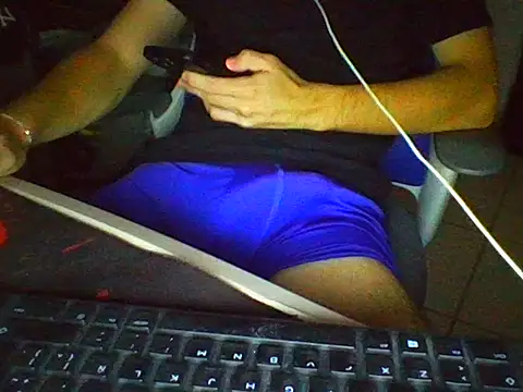 Snapshot of AlbertoRuiz086 chatting on October 13, 2025, 6:57 am AlbertoRuiz086 online show from October 13, 2025, 6:57 am