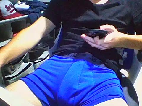 Snapshot of AlbertoRuiz086 chatting on November 5, 2025, 6:24 am AlbertoRuiz086 online show from November 5, 2025, 6:24 am