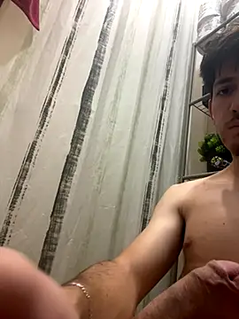 Snapshot of AlbertoRuiz086 chatting on December 5, 2025, 2:53 am AlbertoRuiz086 online show from December 5, 2025, 2:53 am