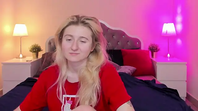 CamillaDreamer online show from November 17, 2025, 10:15 pm