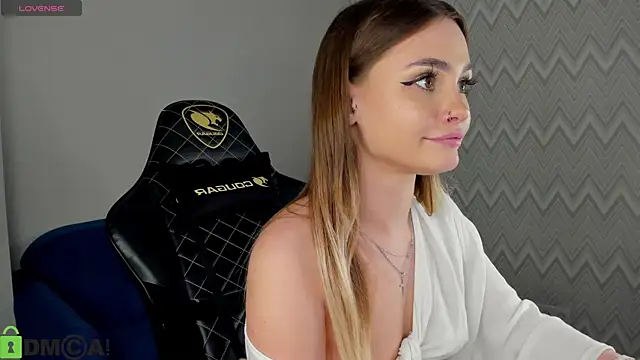 Snapshot of KarinaBroks chatting on November 3, 2025, 11:22 am KarinaBroks online show from November 3, 2025, 11:22 am